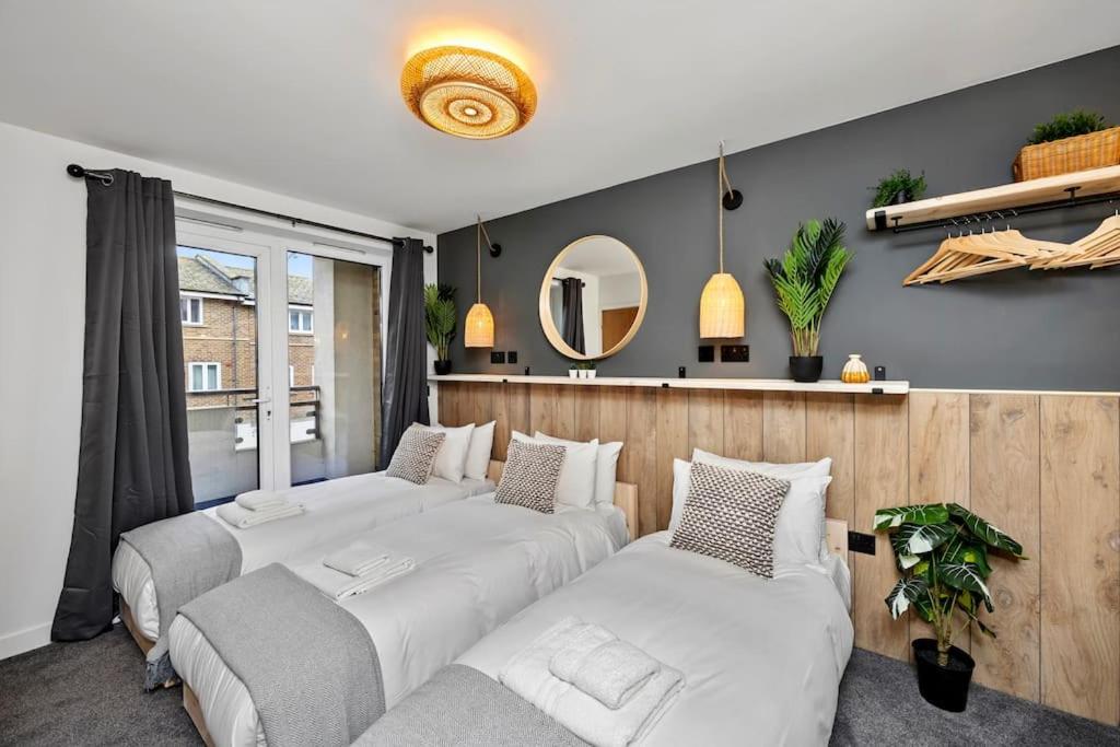 Apartment 3 Bed Flat Close To Pavilion And Marina *