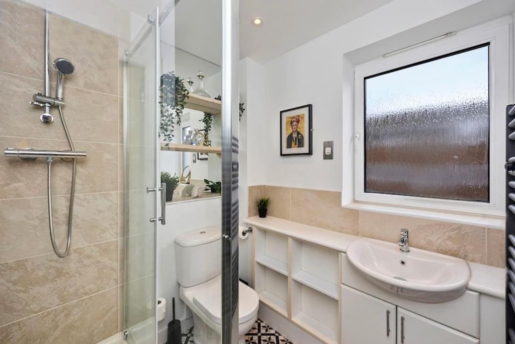 3 Bed Flat Close To Pavilion And Marina Apartment