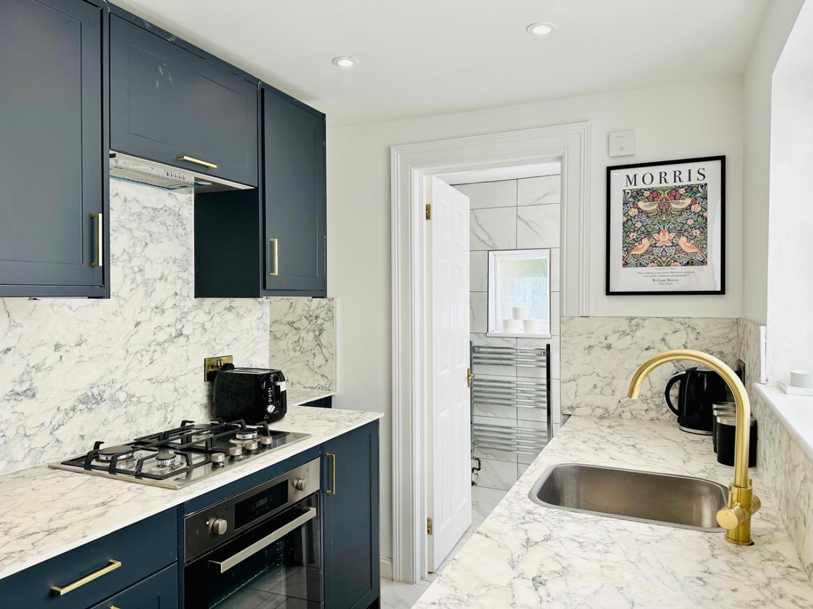 Cozy 1-bedroom Flat With Garden Apartment *