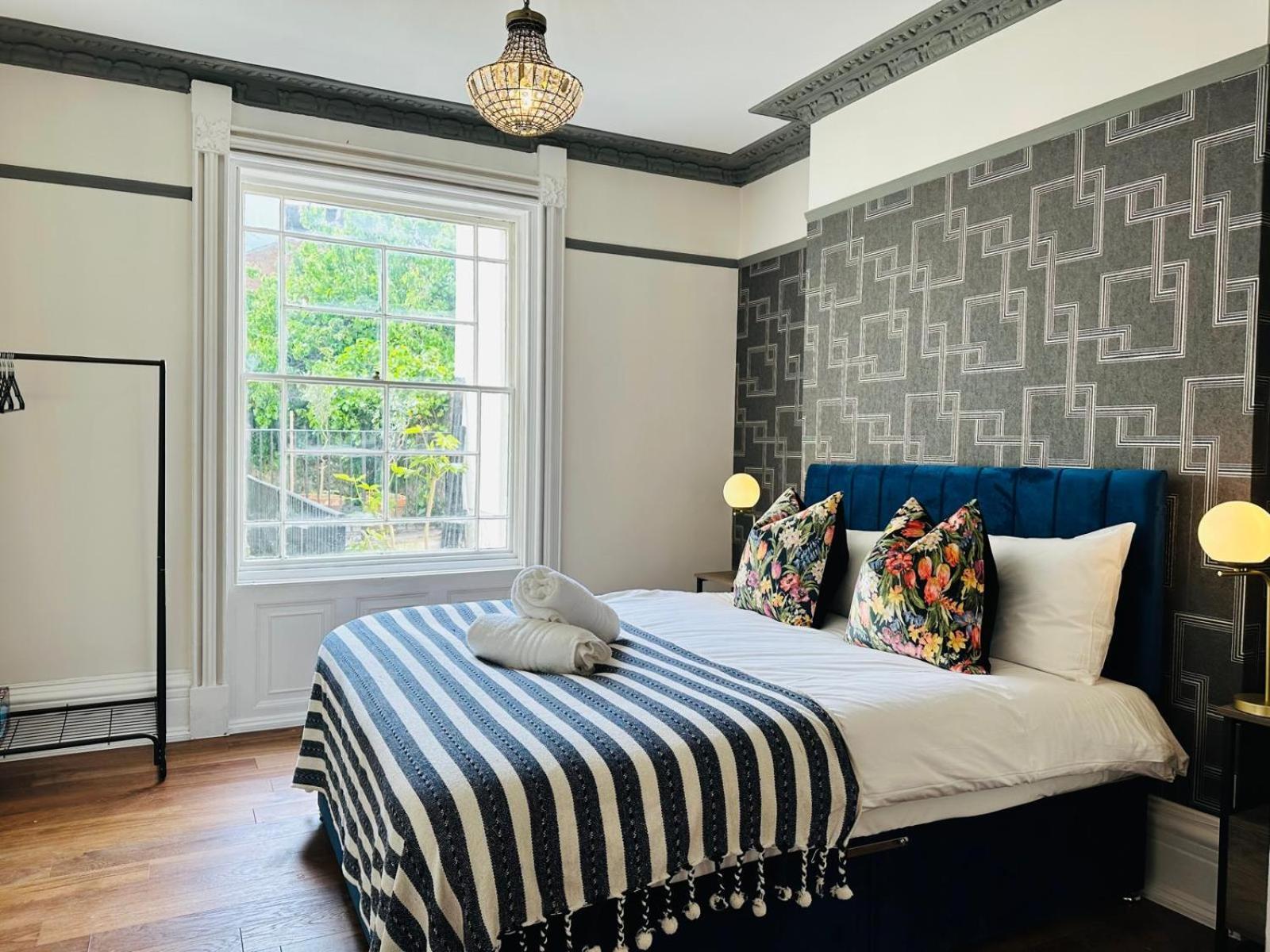 Cozy 1-bedroom Flat With Garden Apartment *
