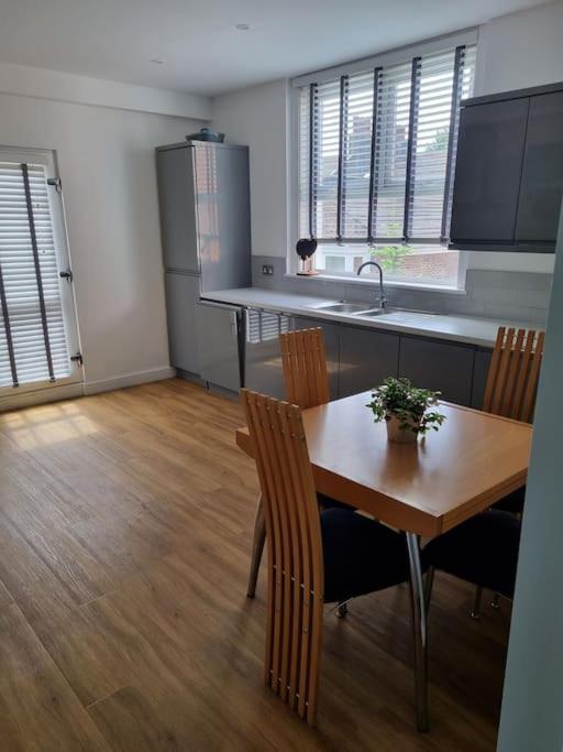 Charming In Apartment *