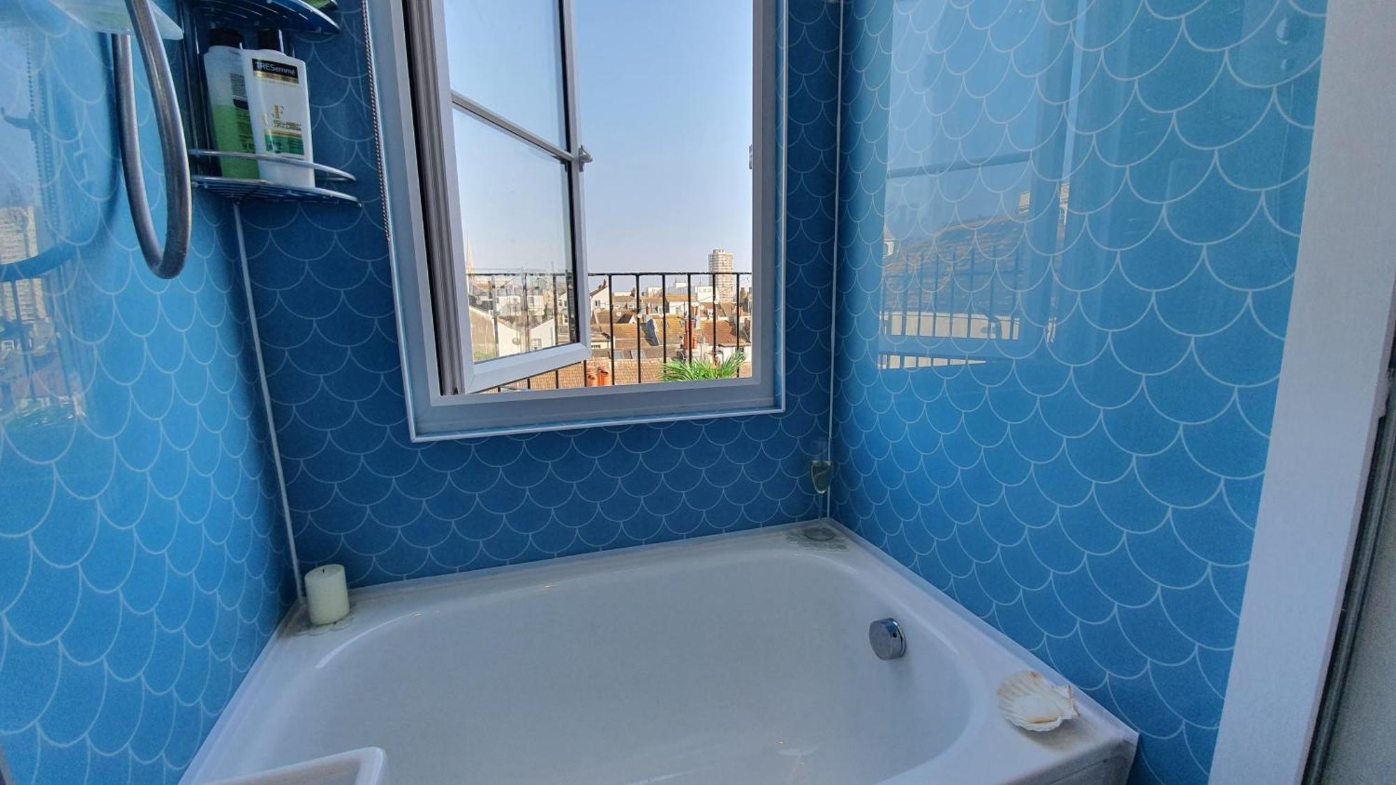 Apartment The Mermaid - Sea-view Balcony Apartment, As Seen In Bbc And Metro