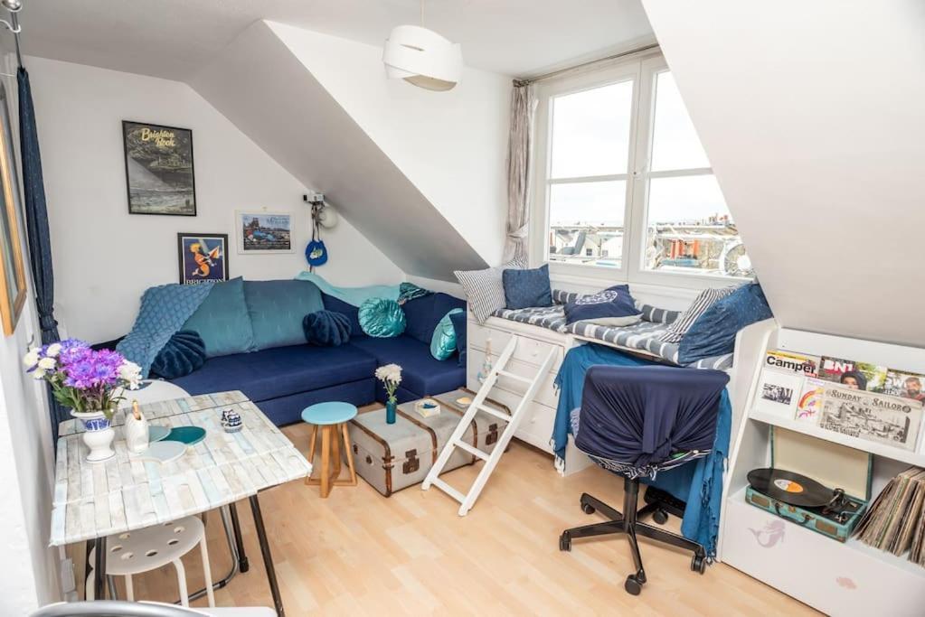 The Mermaid - Sea-view Balcony Apartment, As Seen In Bbc And Metro