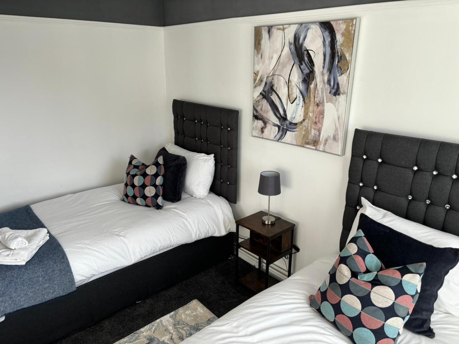 Downsview House- Spacious & Cozy 3br Close To Seaside, & Near Amex Stadium Apartment *