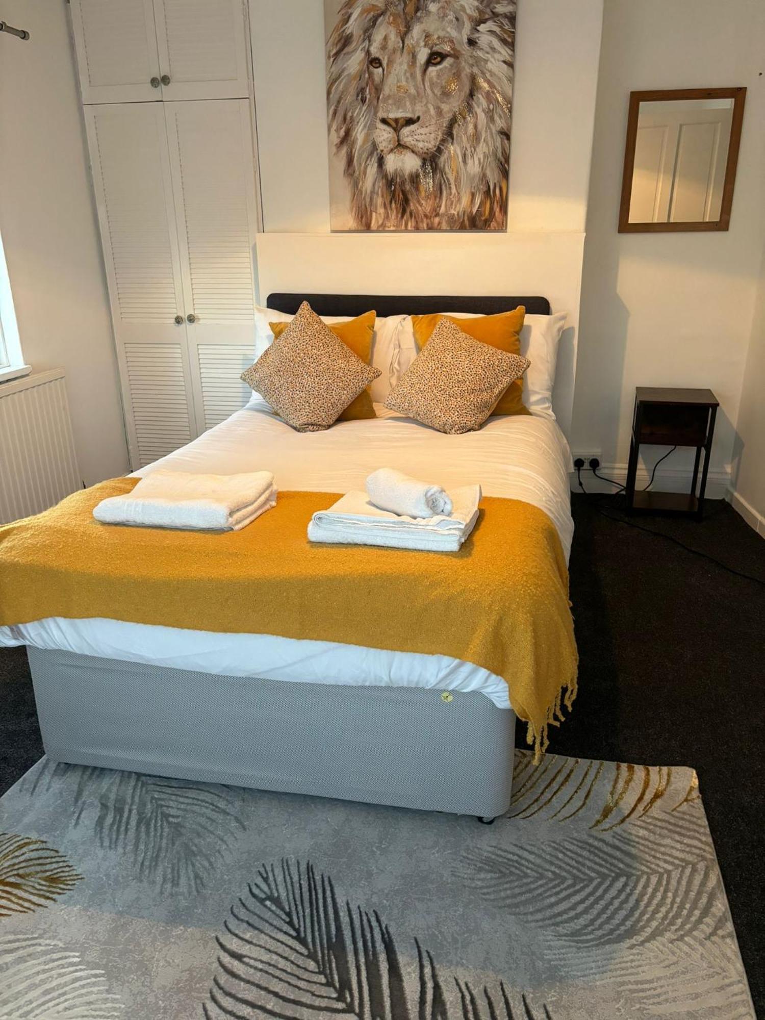 Downsview House- Spacious & Cozy 3br Close To Seaside, & Near Amex Stadium Brighton