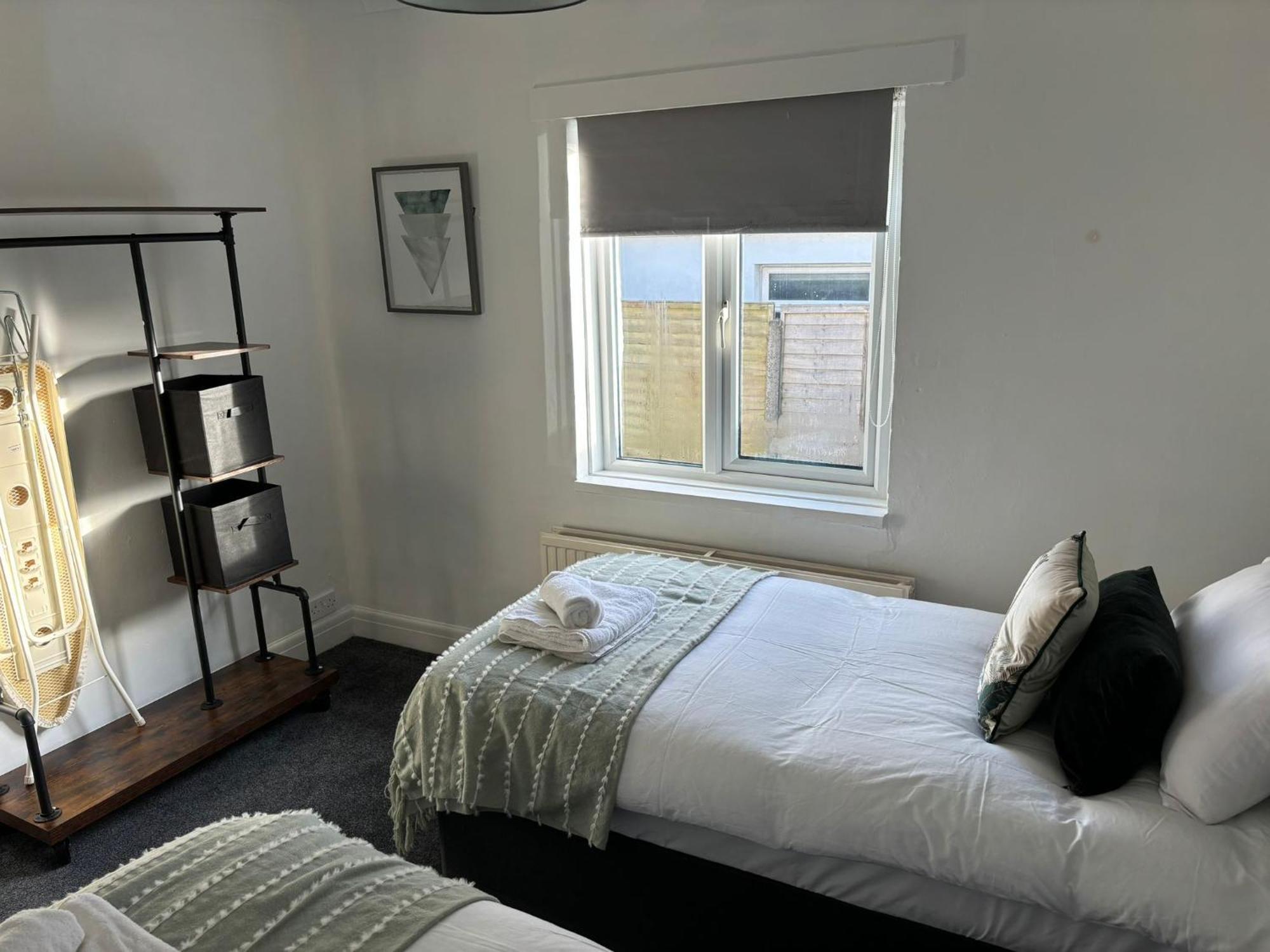 Apartment Downsview House- Spacious & Cozy 3br Close To Seaside, & Near Amex Stadium