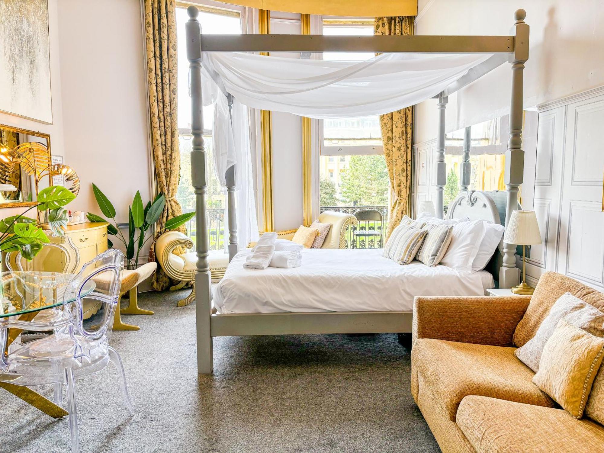 X Brunswick Square Hotel 4*