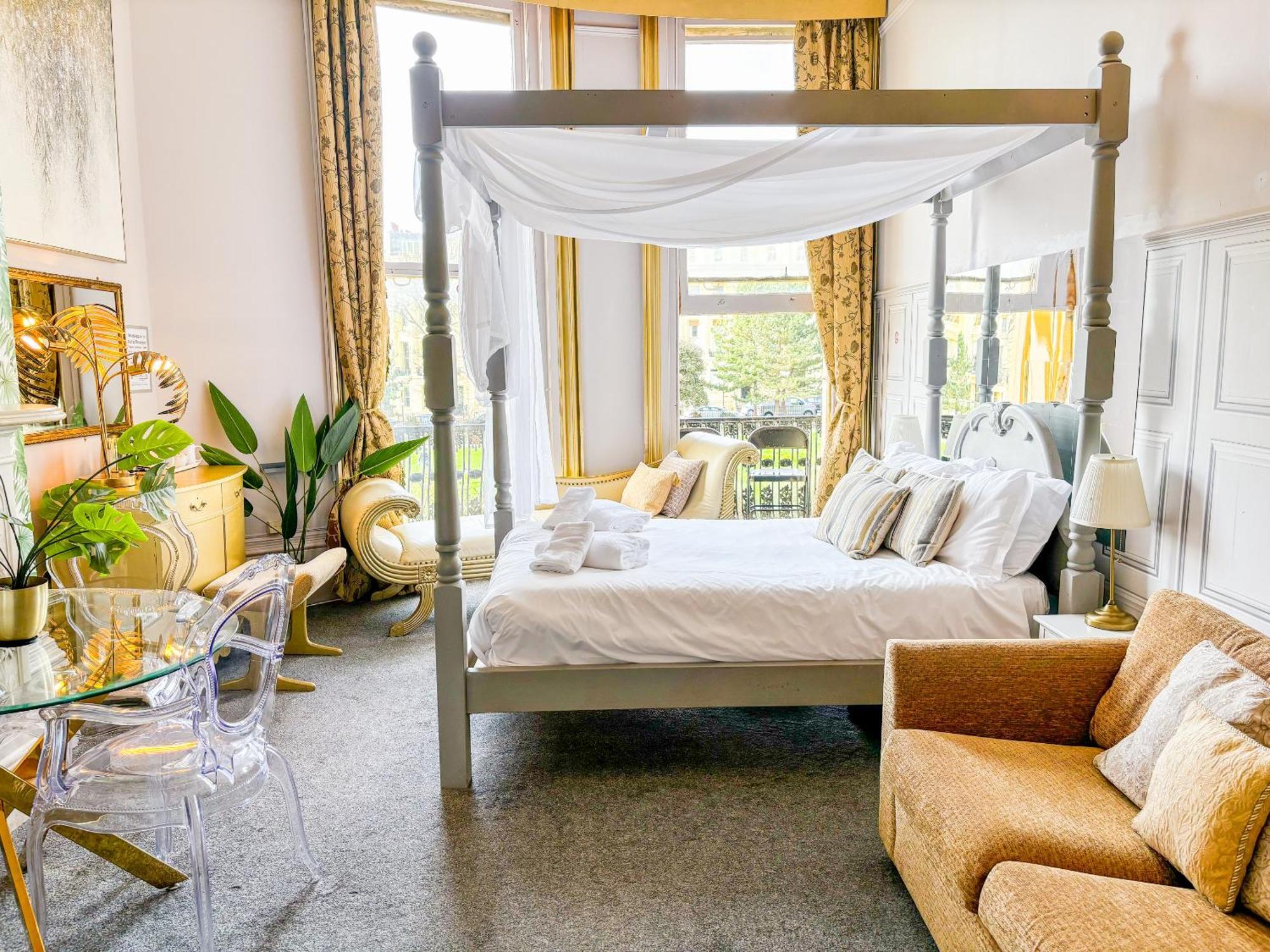 X Brunswick Square 4*