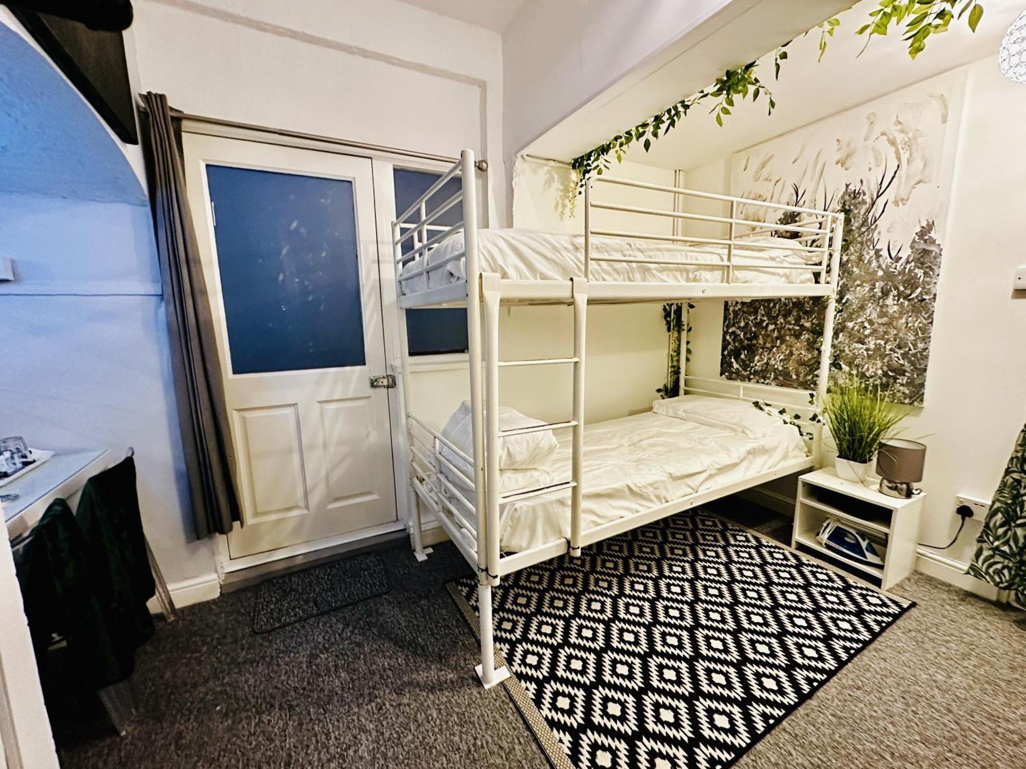 X Brunswick Square 4* Brighton