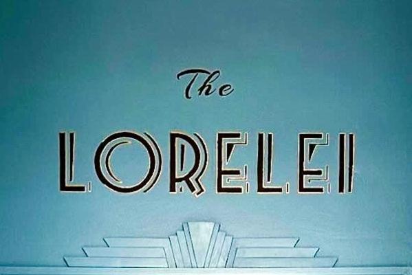 The Lorelei 2br Mid-century Modern Stylish *