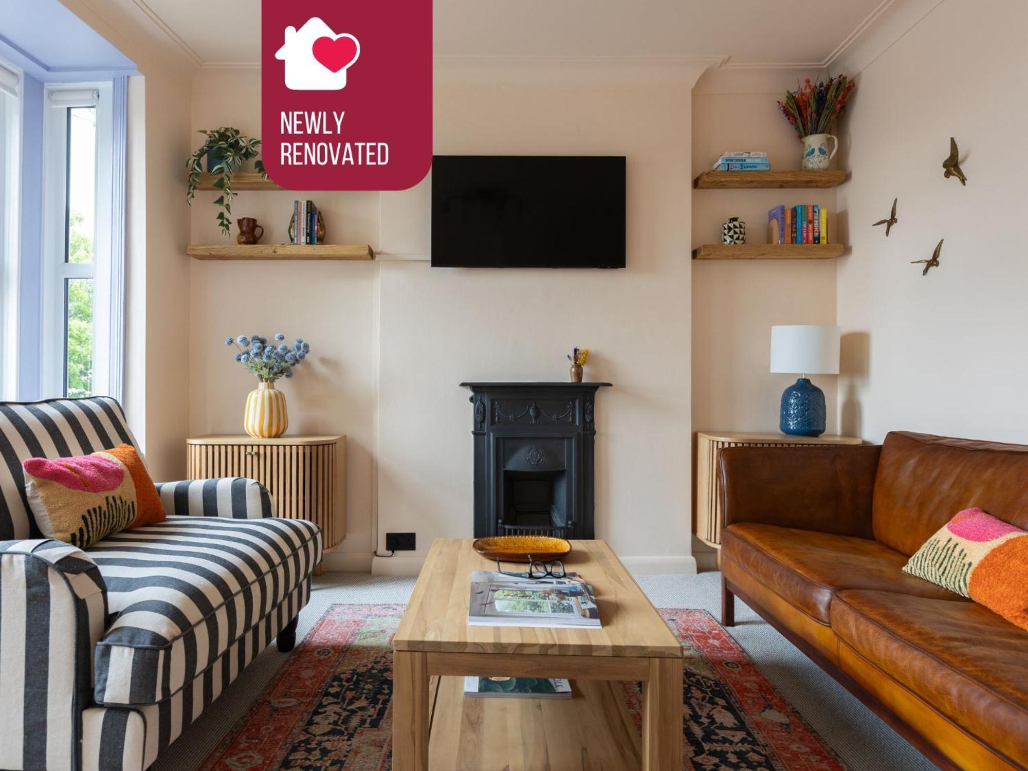 The Lorelei 2br Mid-century Modern Stylish Apartment Brighton