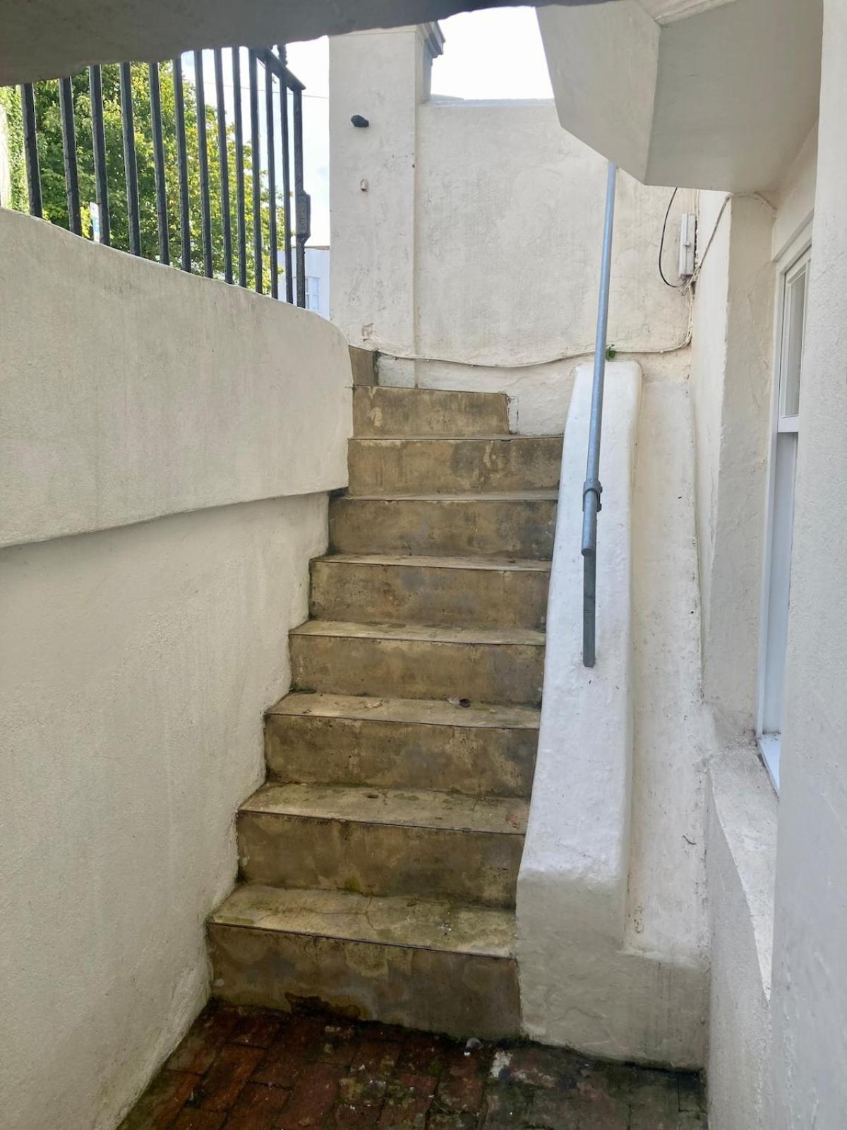 Rose Retreat Stylish 2-bed Garden Haven In The Heart Of Apartment