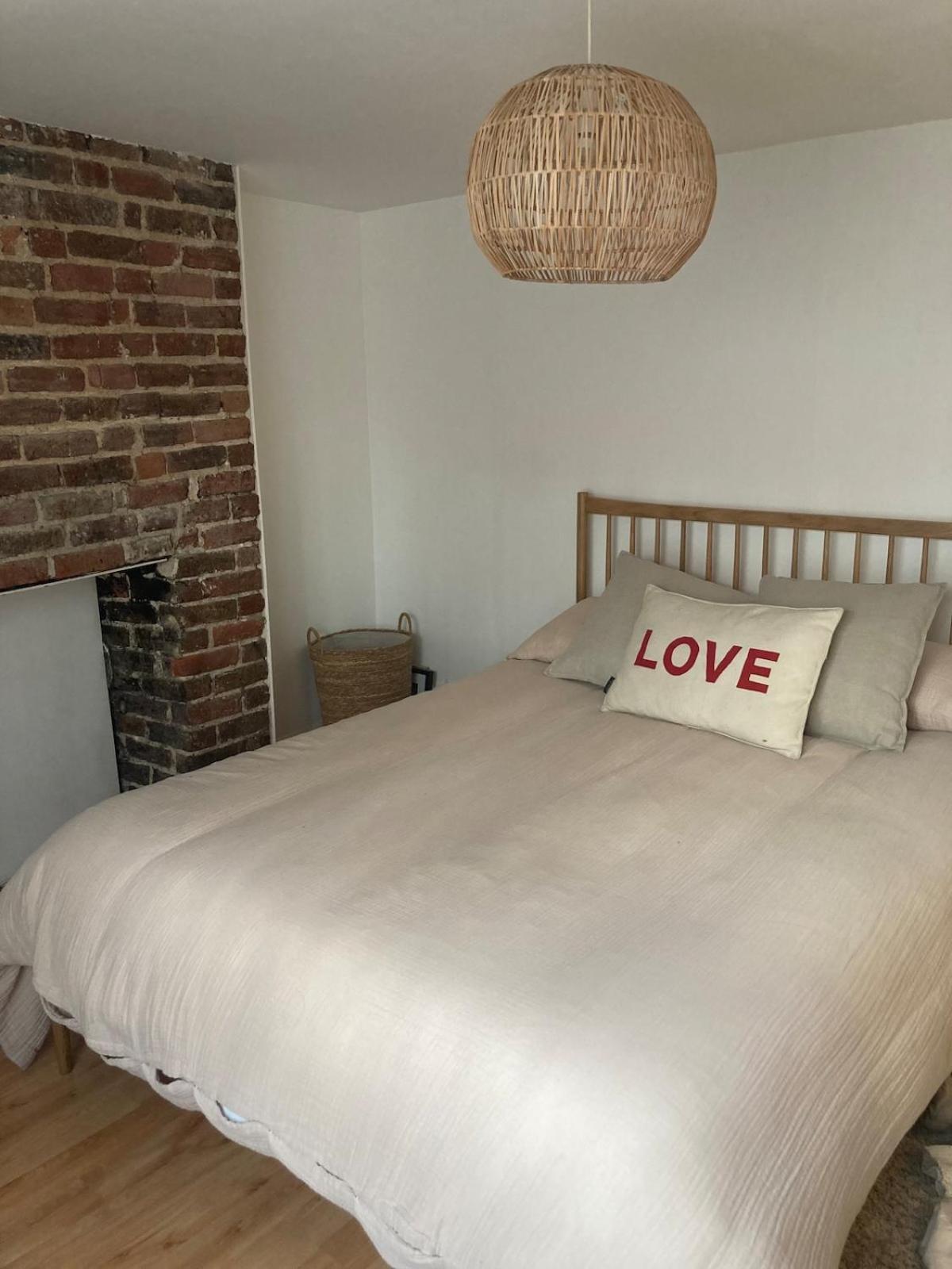 Rose Retreat Stylish 2-bed Garden Haven In The Heart Of Apartment Brighton