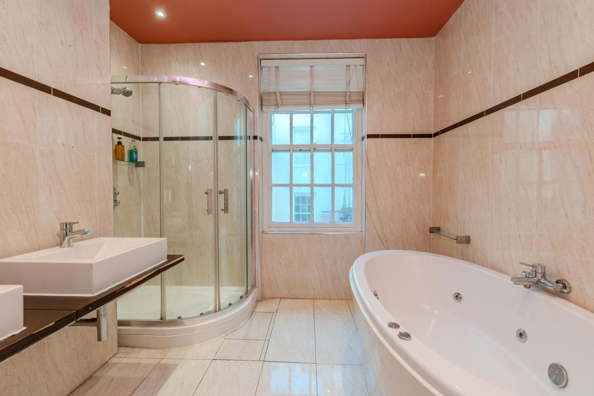 Spacious Town House I Stag Do & Hen Party Welcome Apartment *