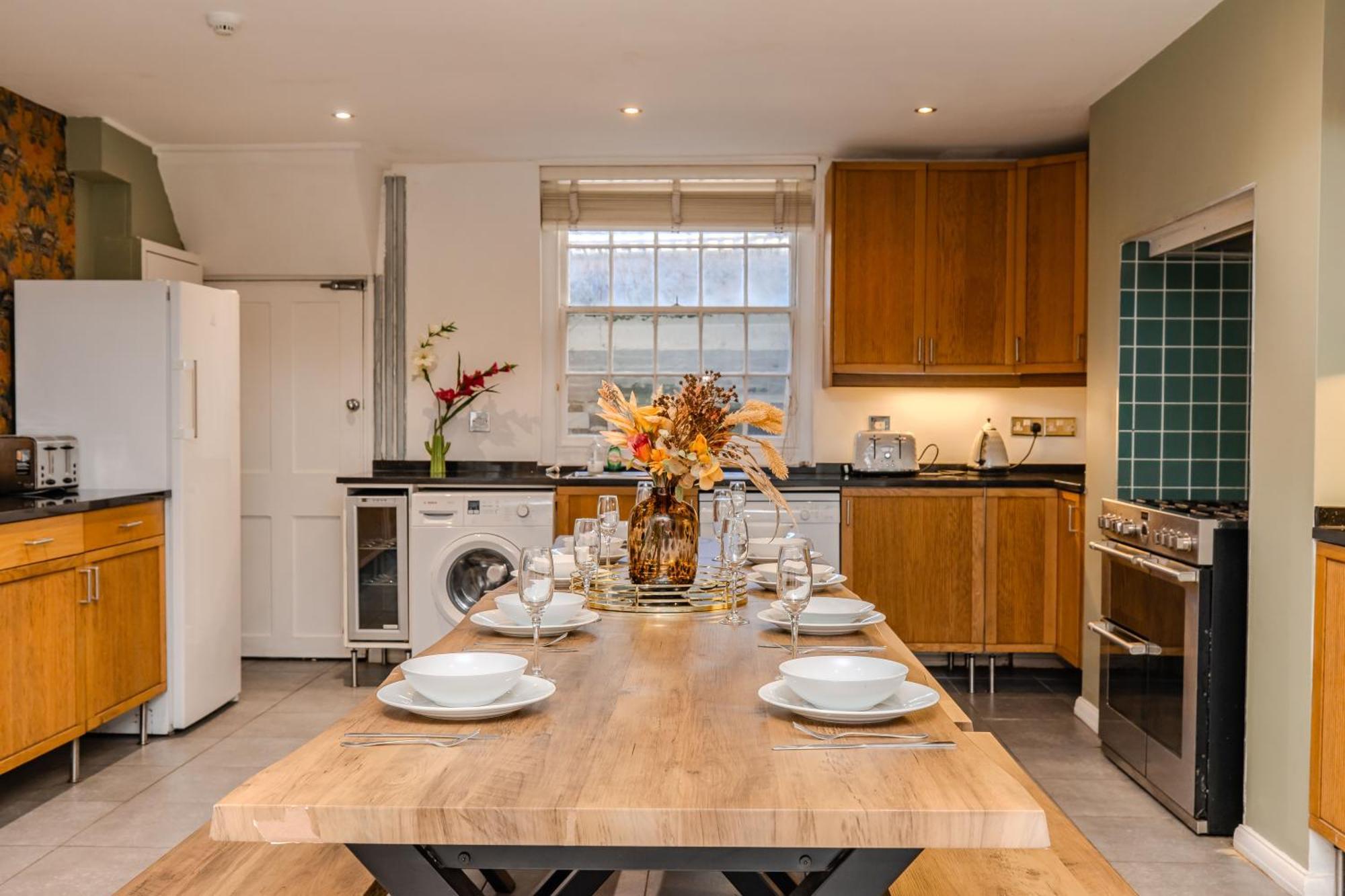 Spacious Town House I Stag Do & Hen Party Welcome *