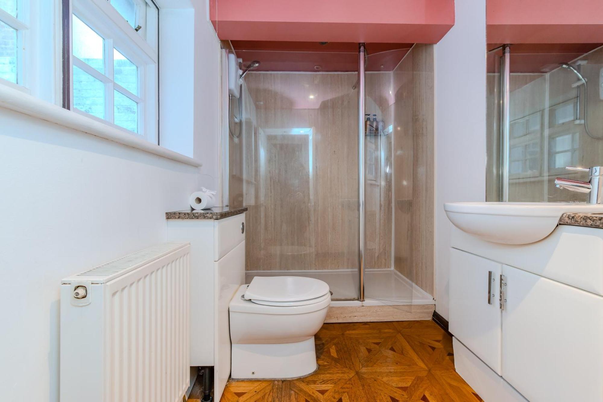 Stunning 5 Bed In Kemptown With Patio Space Apartment *