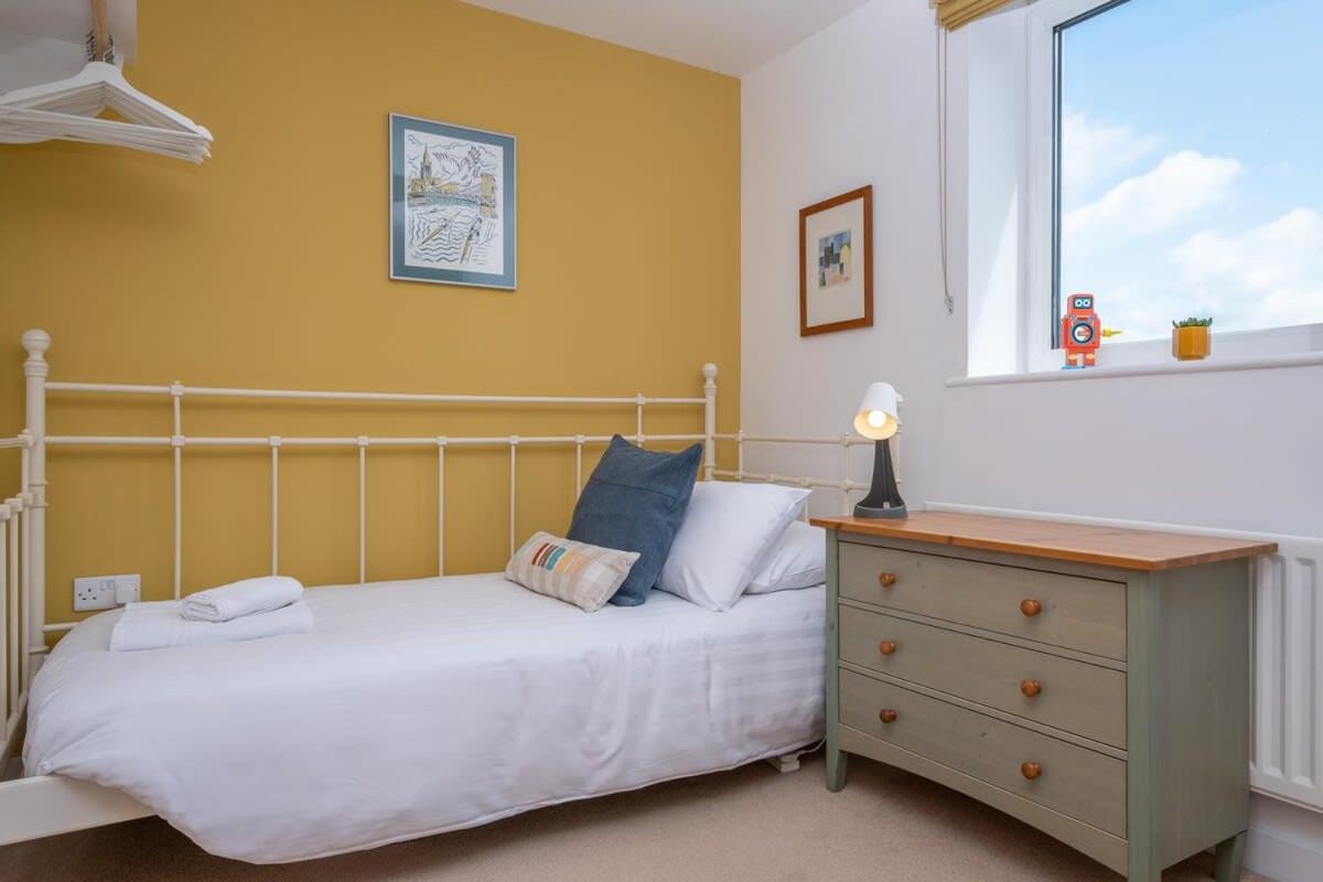 Host & - Kingscote Townhouse Holiday home