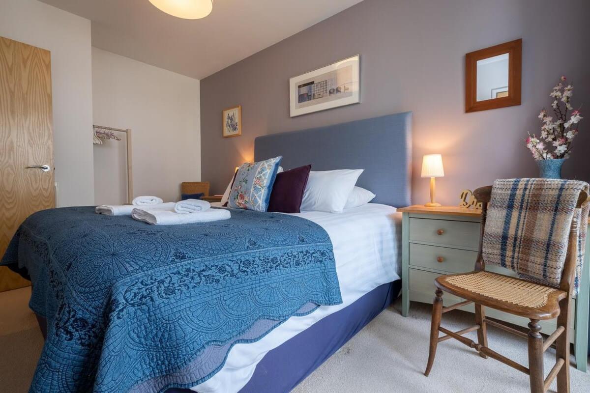 Host & - Kingscote Townhouse *