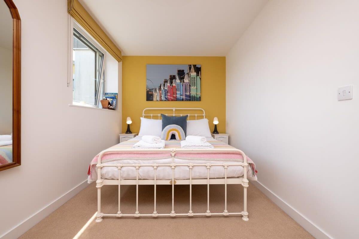 Holiday home Host & - Kingscote Townhouse