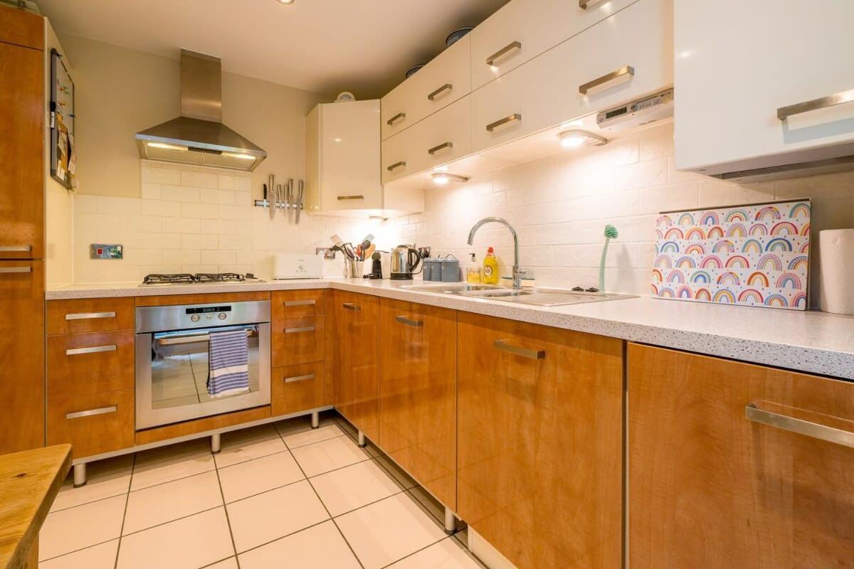 Host & - Kingscote Townhouse Holiday home