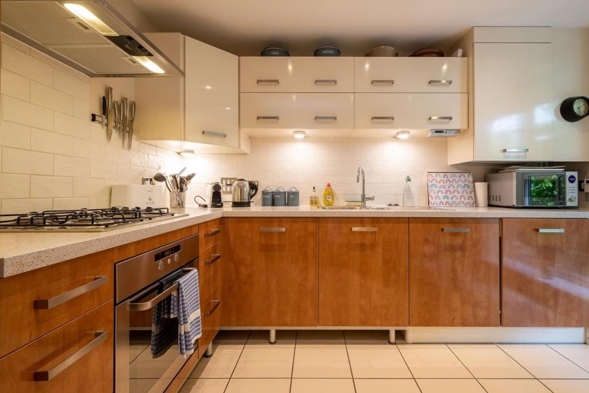 Host & - Kingscote Townhouse Holiday home