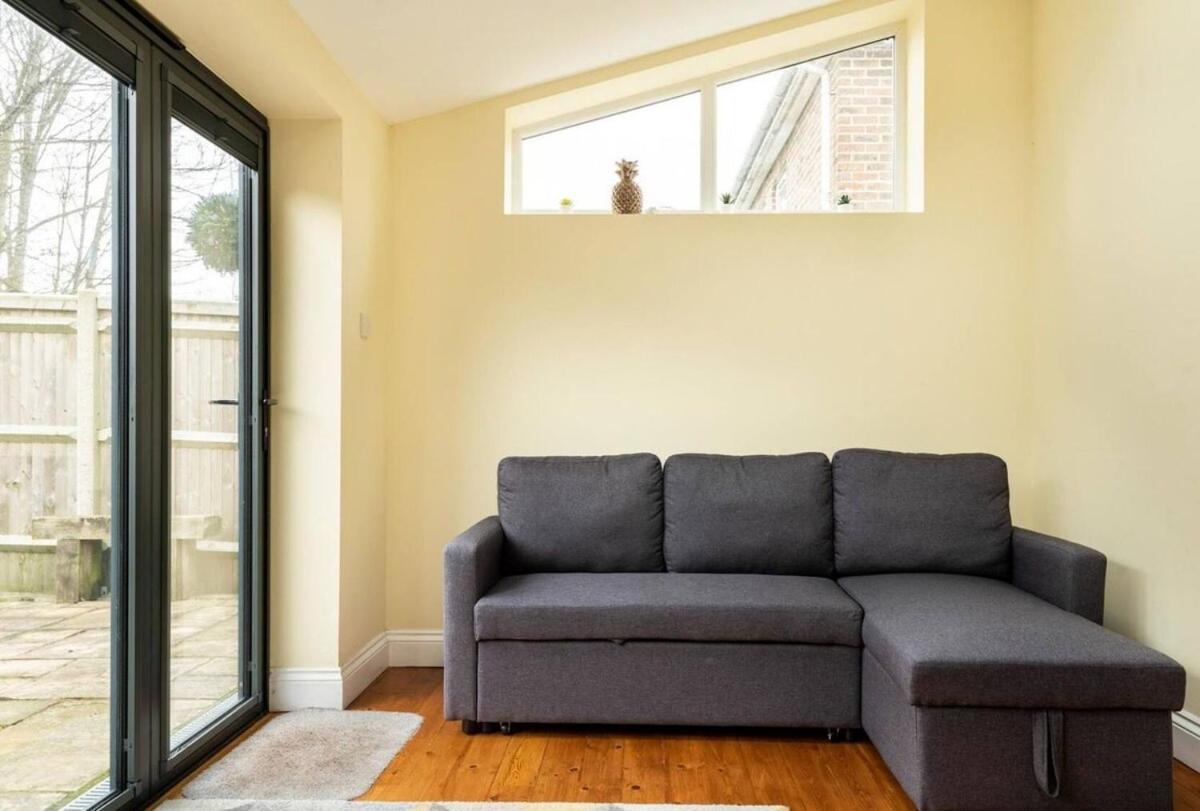 Two Bedroom House By Brookland Serviced Short Lets & With Free Wifi Brighton