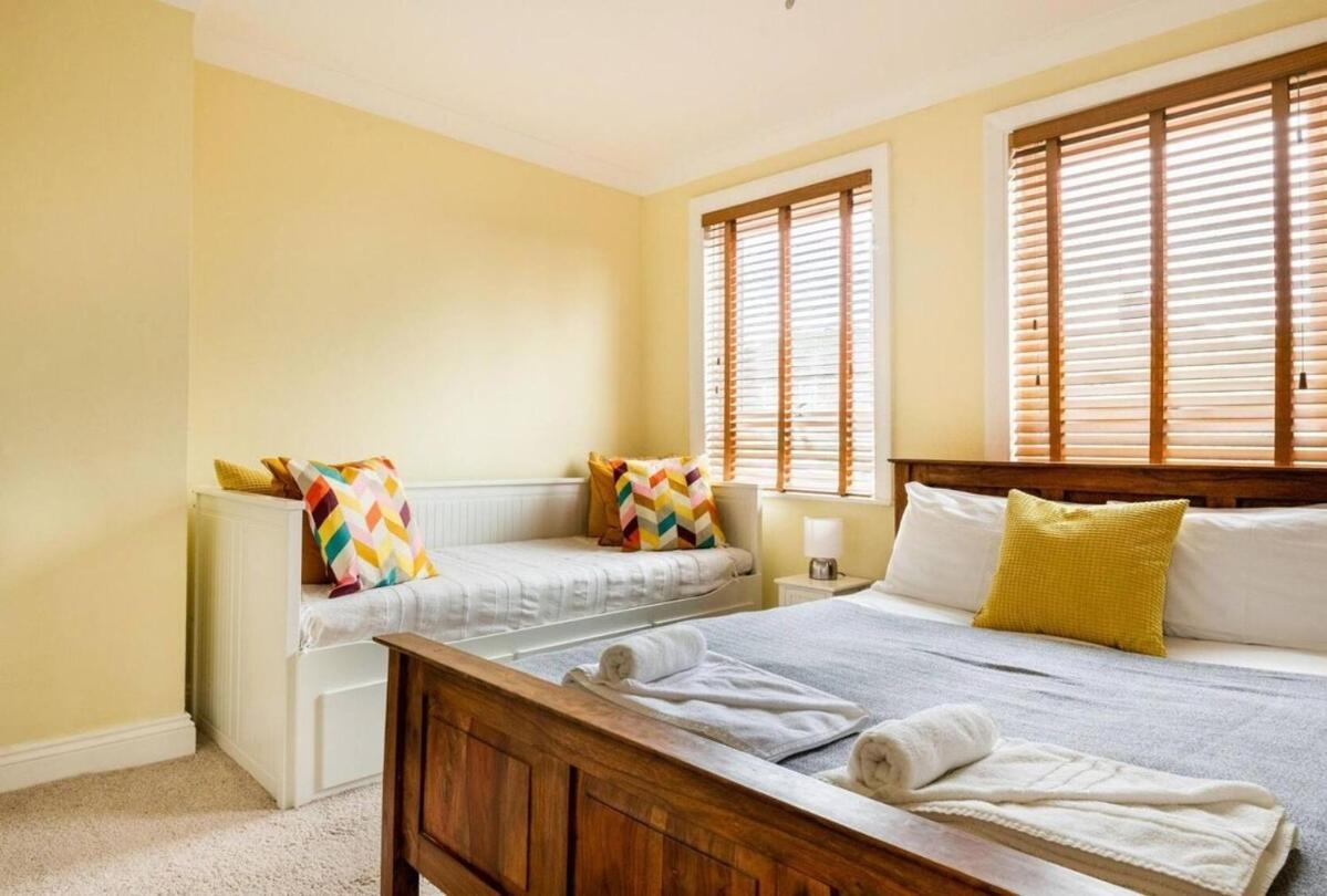 Two Bedroom House By Brookland Serviced Short Lets & With Free Wifi Holiday home