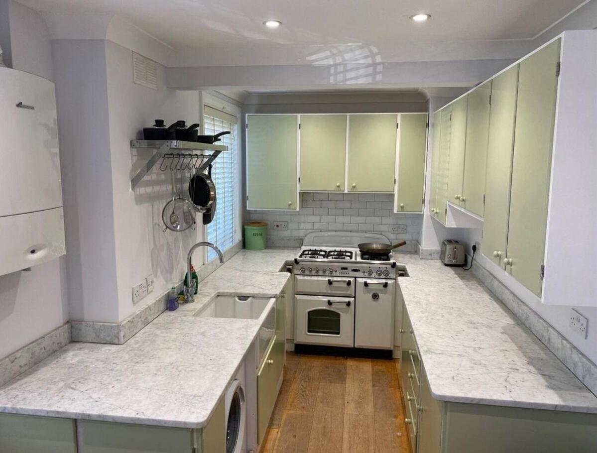Two Bedroom House By Brookland Serviced Short Lets & With Free Wifi Holiday home Brighton