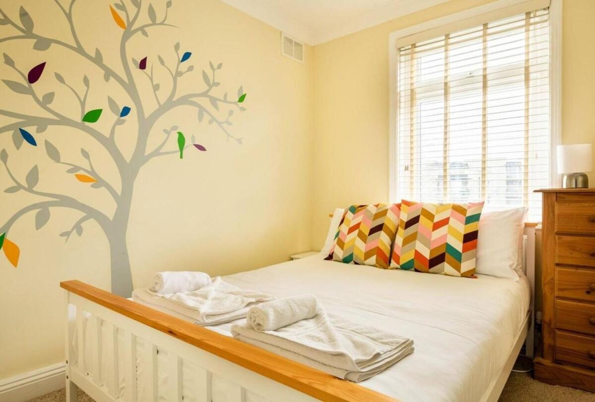 Two Bedroom House By Brookland Serviced Short Lets & With Free Wifi Brighton