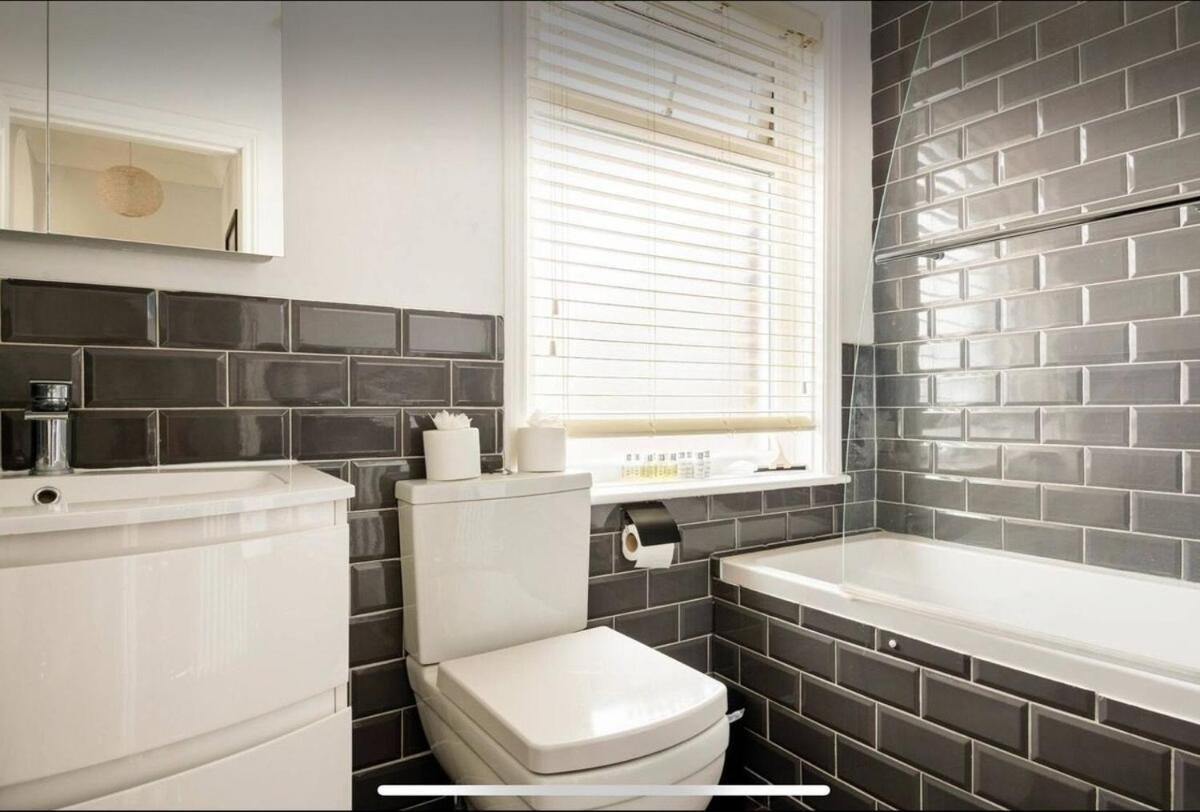 Two Bedroom House By Brookland Serviced Short Lets & With Free Wifi