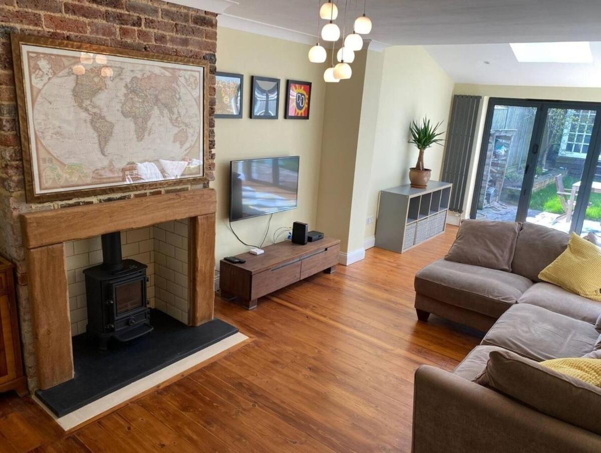 Two Bedroom House By Brookland Serviced Short Lets & With Free Wifi Holiday home