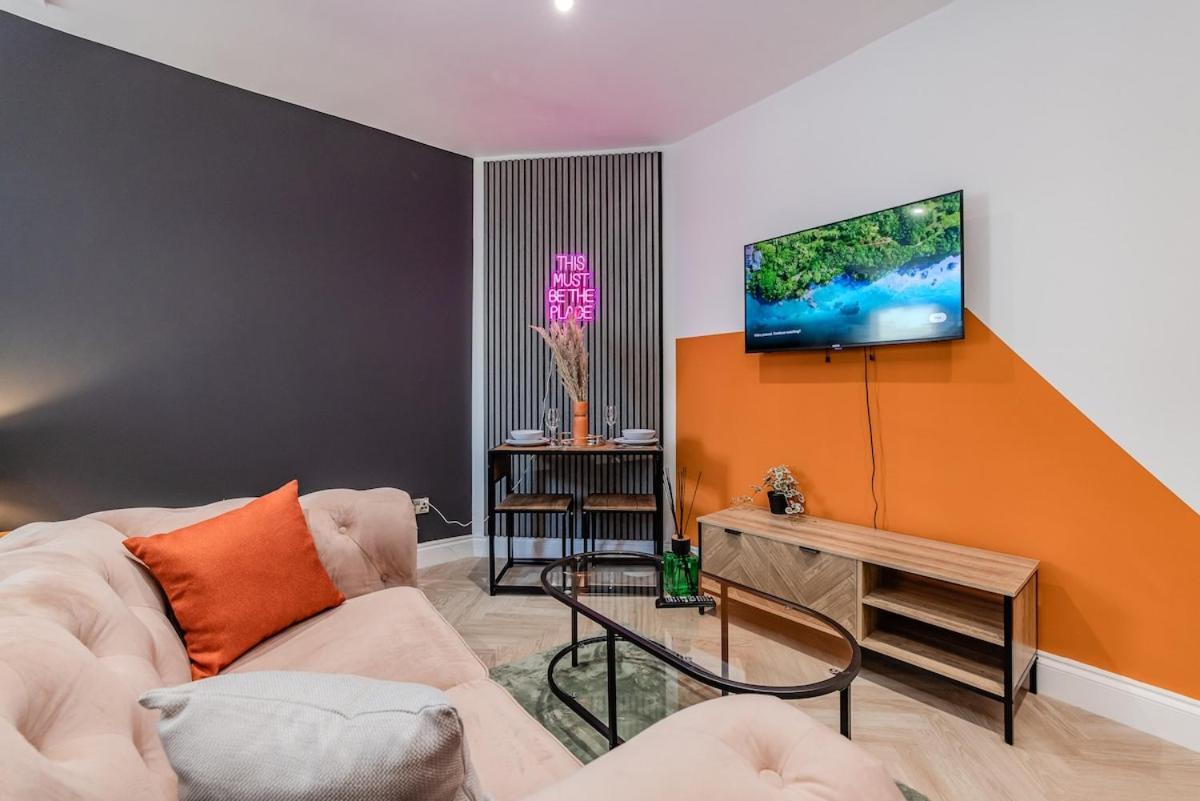 Beautiful Next To & Shopping Centre * Brighton