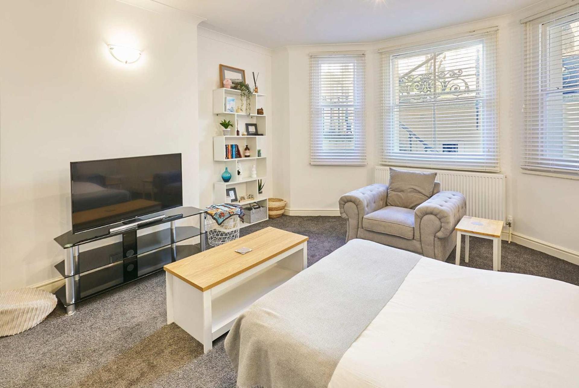 Host & - Cambridge Road Apartment