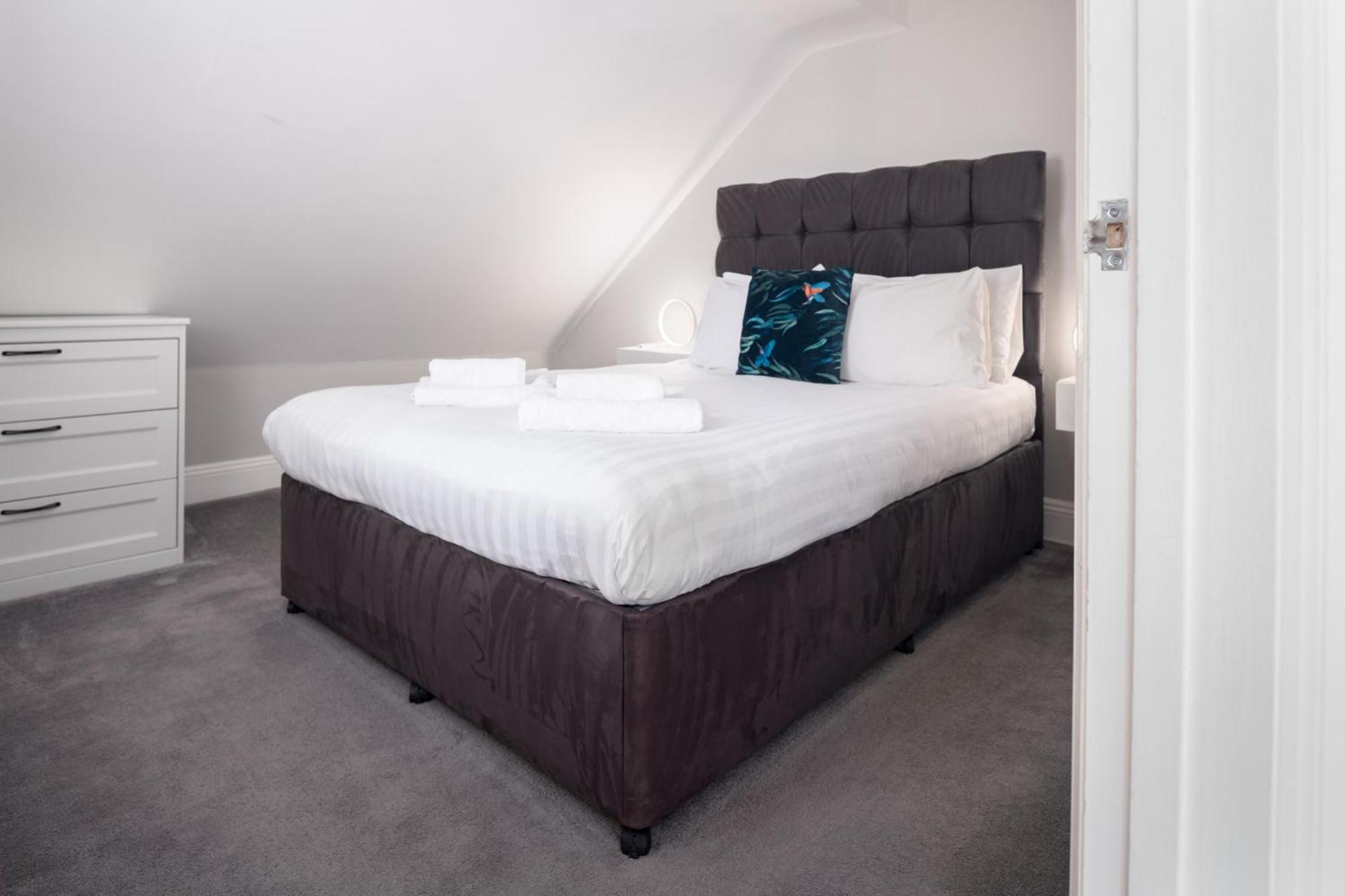 Sillwood Mews - With Free Parking