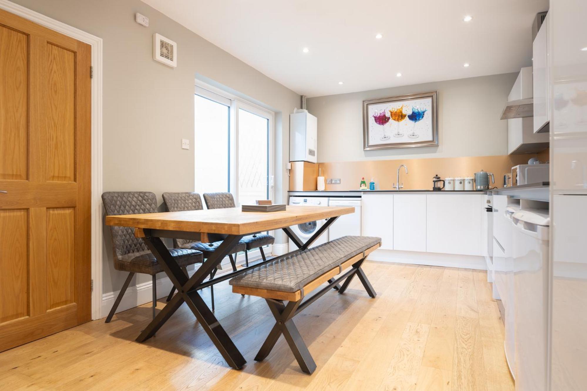 Sillwood Mews - With Free Parking