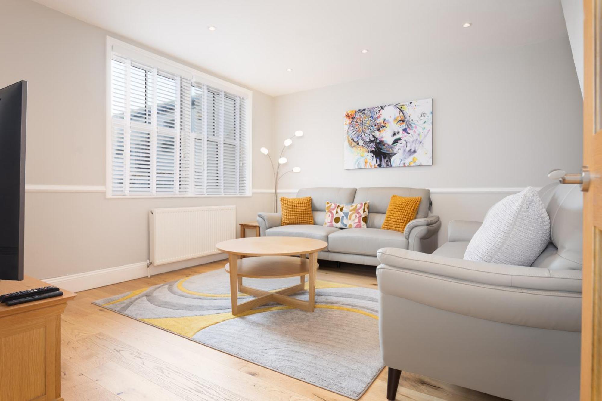 Sillwood Mews - With Free Parking Holiday home
