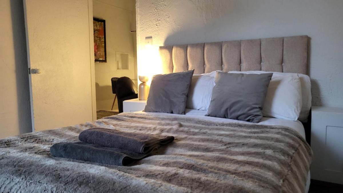 One Bed Garden Flat - Prime Location - Free Onsite Parking - Own Entrance Brighton