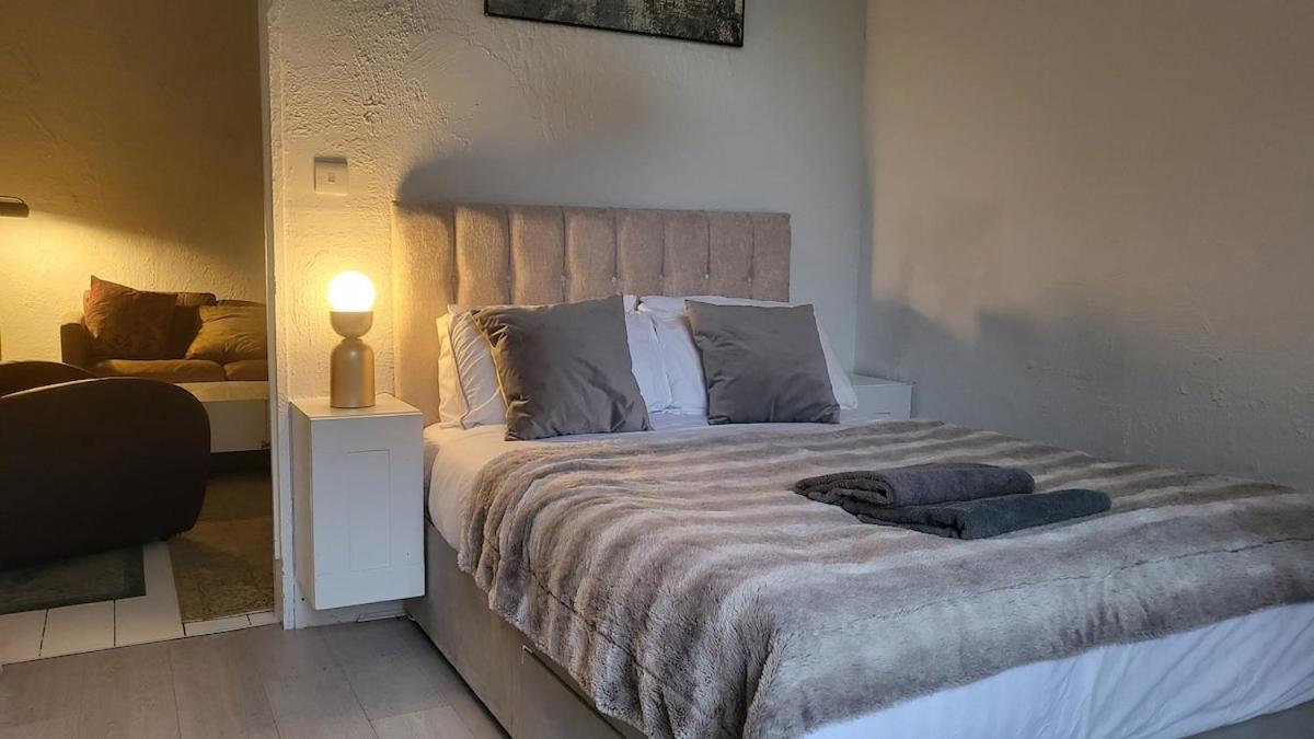 Apartment One Bed Garden Flat - Prime Location - Free Onsite Parking - Own Entrance Brighton