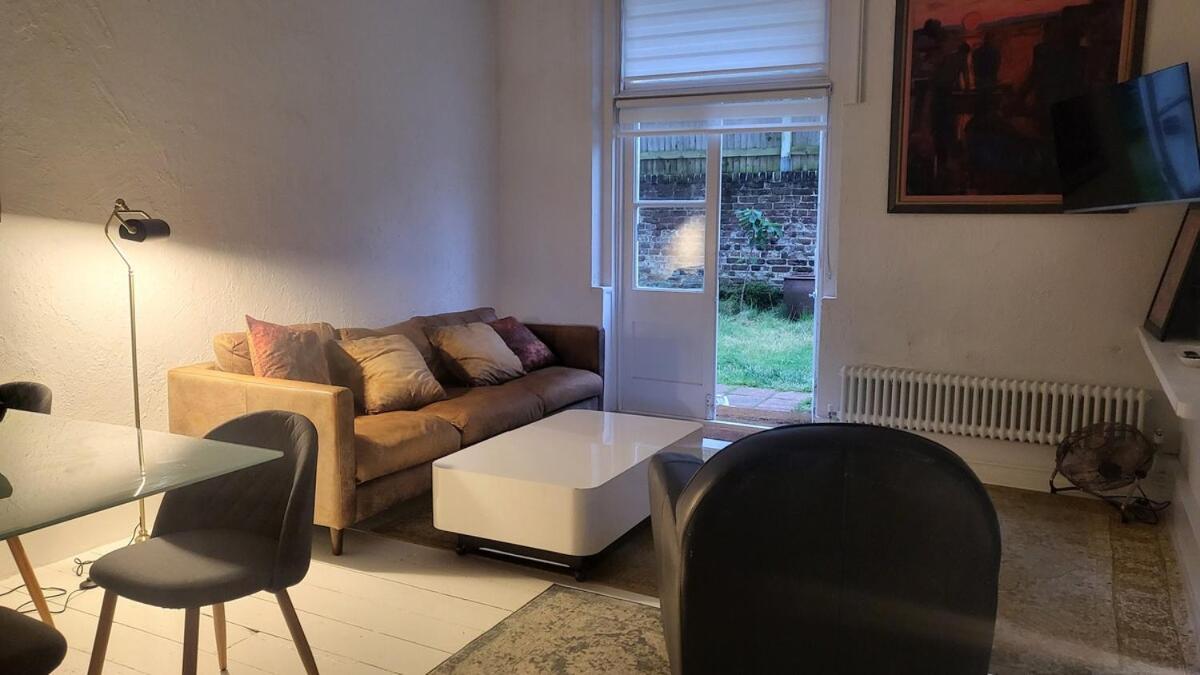 One Bed Garden Flat - Prime Location - Free Onsite Parking - Own Entrance * Brighton