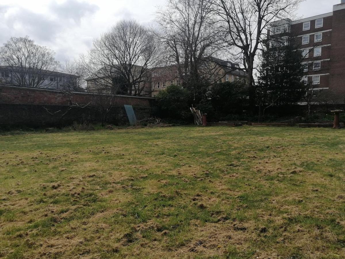 One Bed Garden Flat - Prime Location - Free Onsite Parking - Own Entrance Apartment *