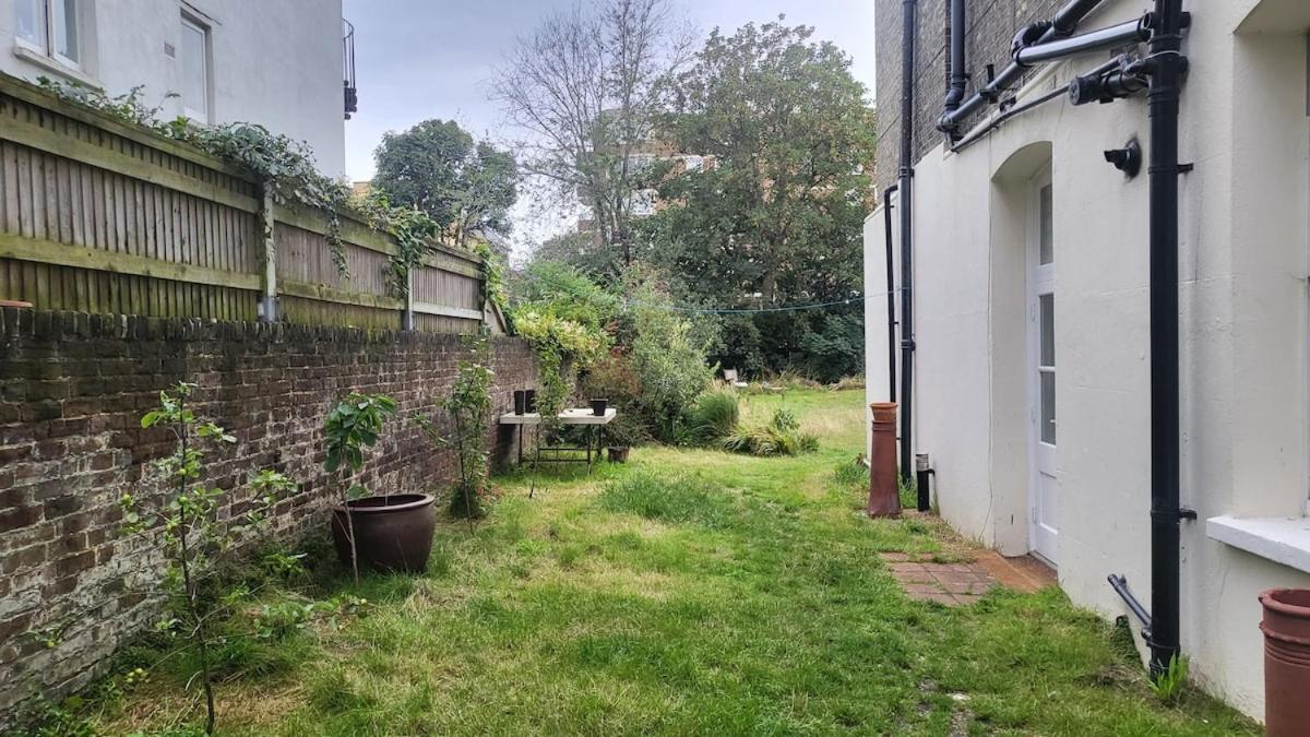 One Bed Garden Flat - Prime Location - Free Onsite Parking - Own Entrance Apartment Brighton
