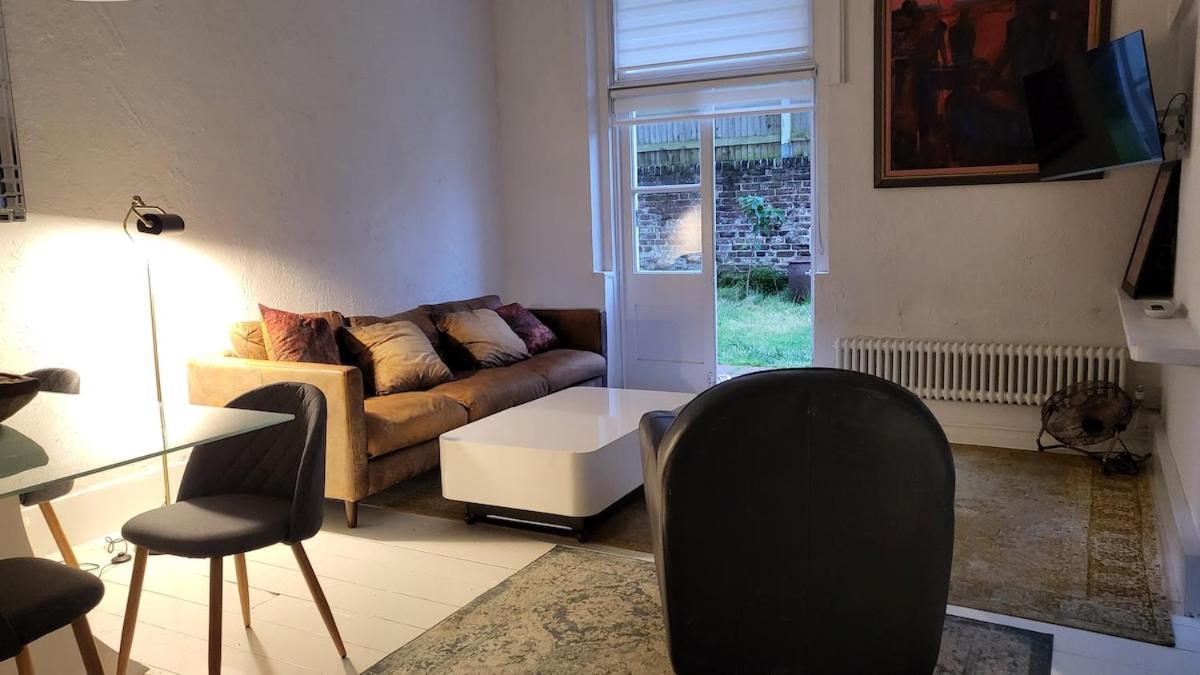 One Bed Garden Flat - Prime Location - Free Onsite Parking - Own Entrance Brighton