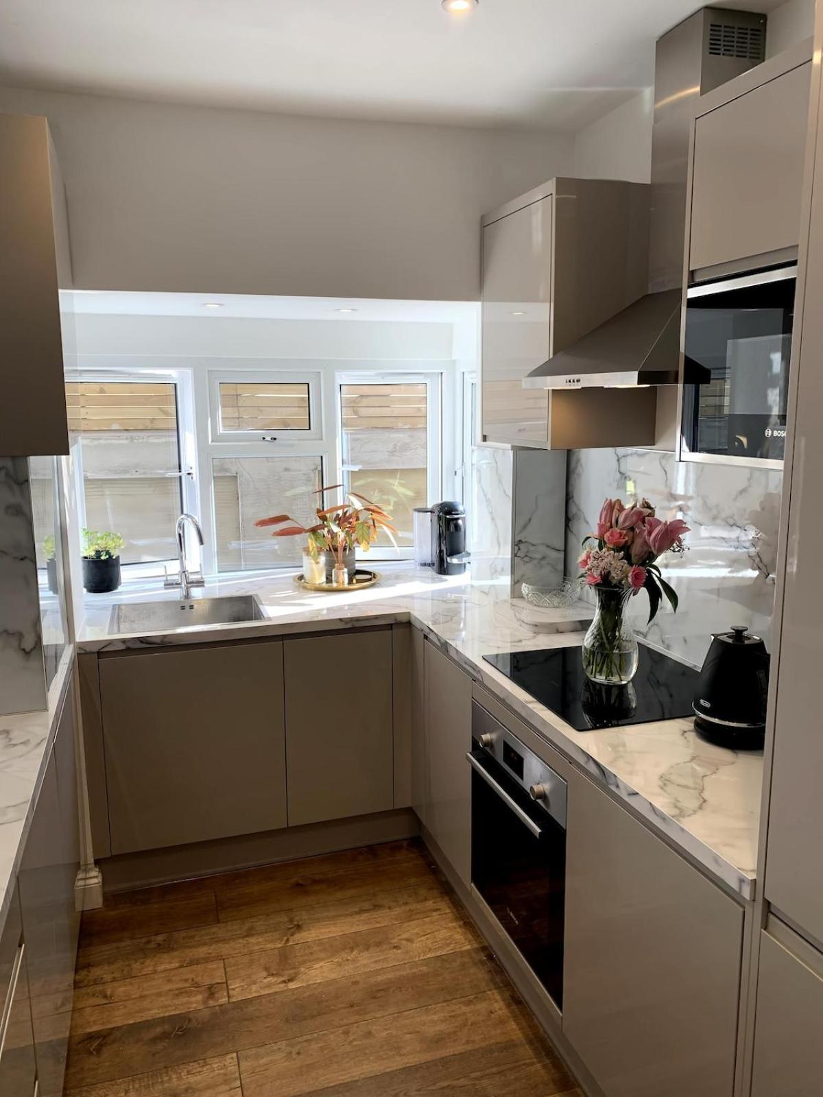 Gorgeous 2 Bed Ground Floor Flat In *