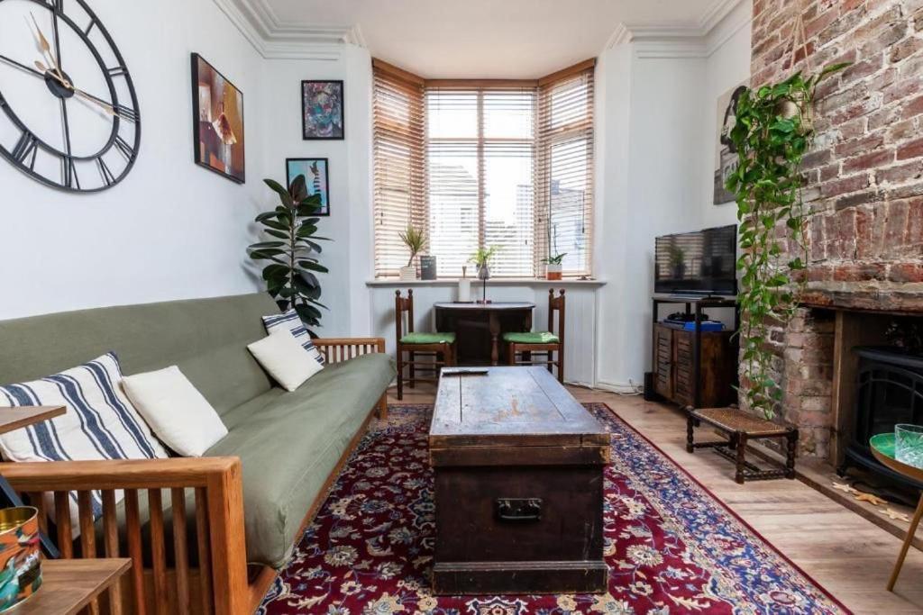 New Snug Nearby The Level * Brighton