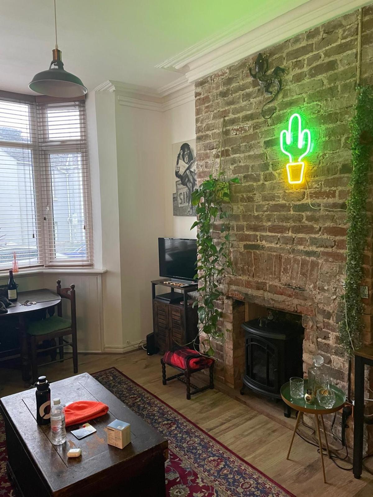 New Snug Nearby The Level Brighton