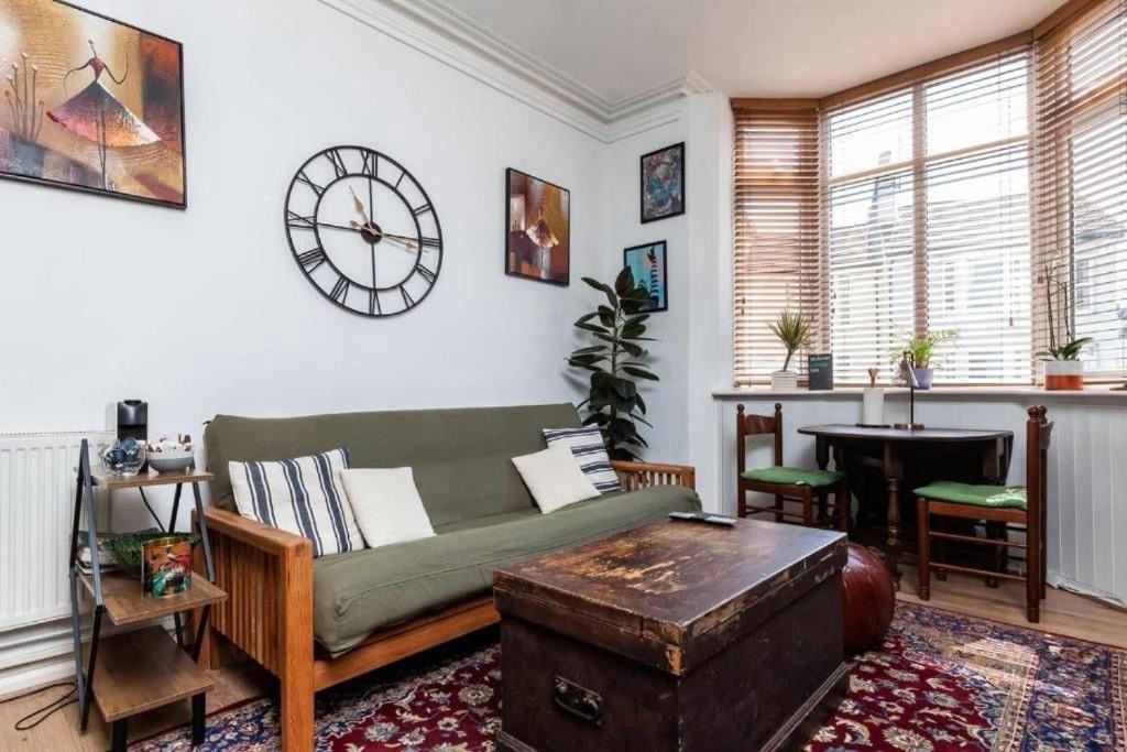 New Snug Nearby The Level Brighton