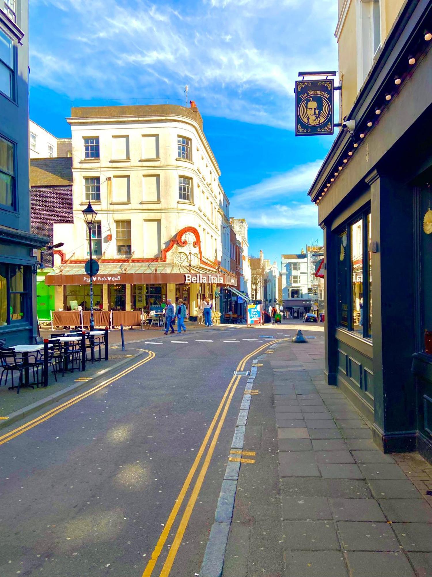 Flat By The Pier * Brighton