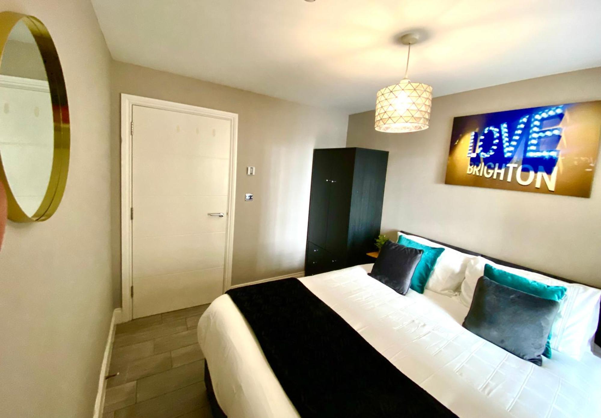 Flat By The Pier Apartment