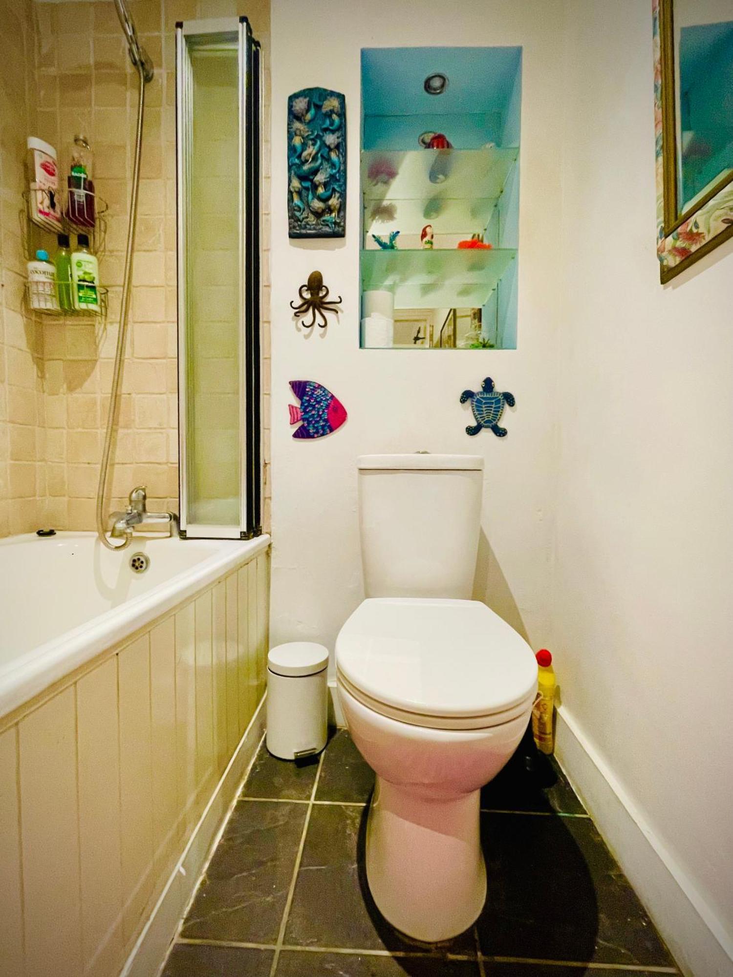Garden Flat, 2 Mins Walk From