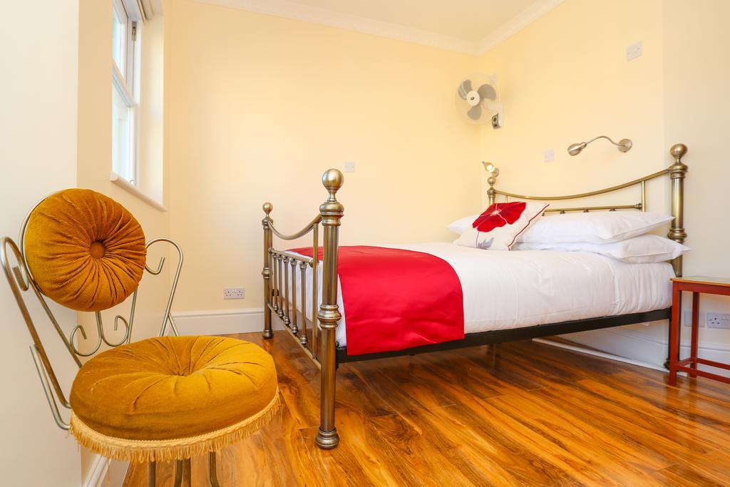 Marina By The Sea Bed & Breakfast Brighton